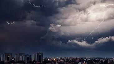 COD GALBEN de furtună în toată ţara! Iată cât ţine avertizarea de vreme rea