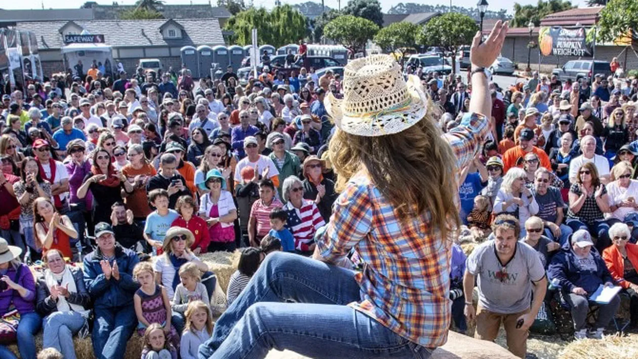 Acesta e cel mai mare dovleac din lume şi a fost cultivat de un pompier! Imaginile sunt cât se poate de spectaculoase