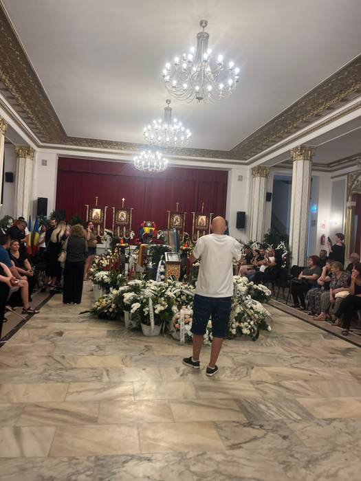 Hunedoara în doliu total: S-au vândut toate coroanele din oraș pentru Mihai Leu! Nimeni n-a mai văzut așa ceva
