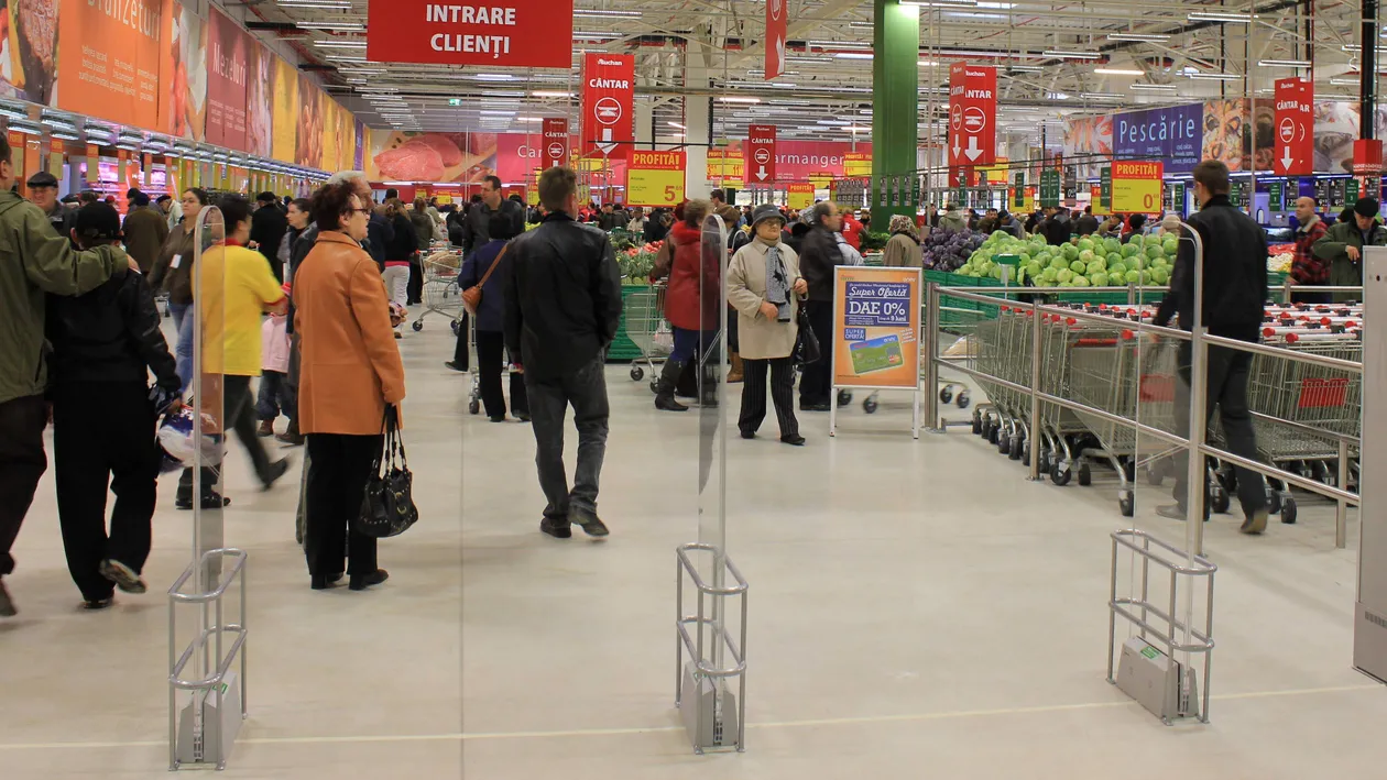 Ma numesc Florin, sunt casier si am o... Cand au vazut asta, clientilor supermarket-ului le-au dat lacrimile