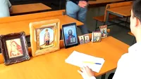 Viralul lunii! Cum „copiază” un elev la examen cu icoanele pe masă