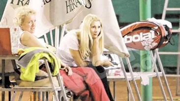 Duban serveste, sotia se uita