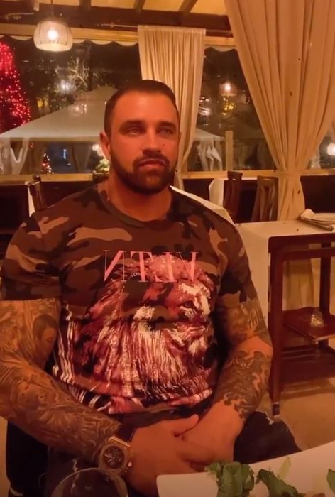 Bianca Drăgușanu continuă războiul pornit împotriva lui Carmen de la Sălciua: “Te dai mare c-ai ajutat-o cu 2 pungi de pufuleți și un iaurt”. Cum a denigrat-o Alex Bodi pe cântăreață după ce a ajutat-o cu o mașină luxoasă