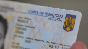 Ultimele zile fără taxă pentru buletinul electronic! Românii care amână vor plăti de la 1 iulie
