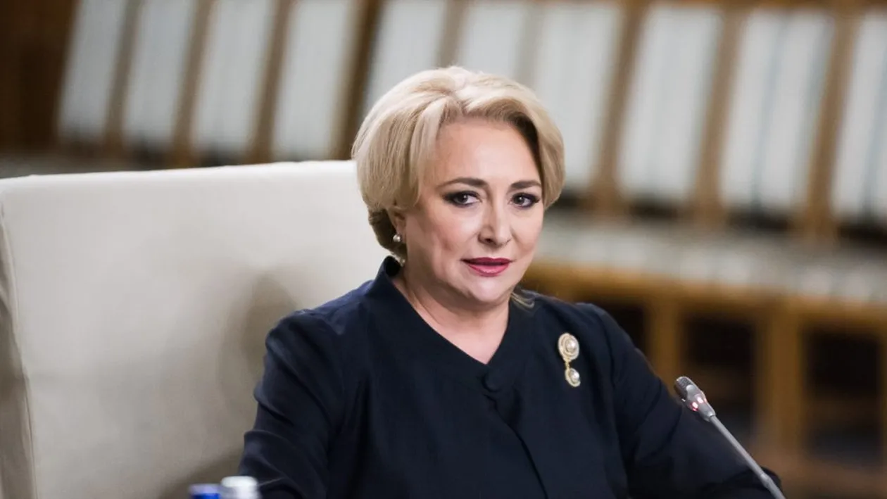 Iulia Albu o face praf pe Viorica Dăncilă, după apariția de la sfințirea Catedralei: “S-a îmbrăcat ca la metrou!”