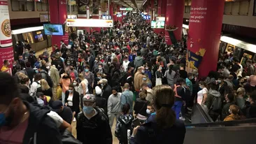 Două incidente în aceeași zi la metrou. Echipajele SMURD au intervenit în urmă cu puțin timp. Circulația a fost blocată