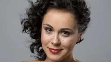 Mirela Zeta vrea un 2011 pasional: De Revelion ma imbrac in rosu