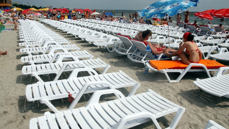 Surpriză! Câți lei costă un șezlong pe plajă, la Mamaia