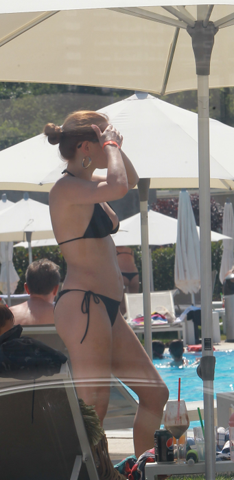 Elena Gheorghe în bikini