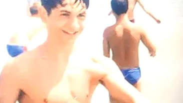 N-o sa ghicesti niciodata cine e vedeta din imagine! A renuntat sa joace polo ca sa faca altfel de cariera si acum il vede o lume intreaga la TV!