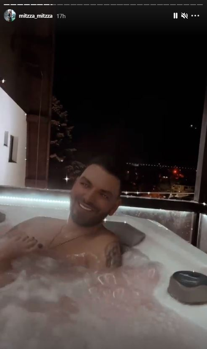 Bianca Drăgușanu, momente de răsfăț într-un jacuzzi alături de un bărbat? Cine este musculosul care apare pe filmarea în care este etichetată diva | VIDEO