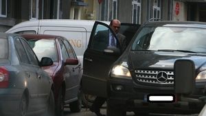 Blestem sau... Câştigătorul celui mai mare premiu de la 6/49 şi-a băgat afacerile în faliment şi... A luat 12 milioane de euro de la Loteria Română