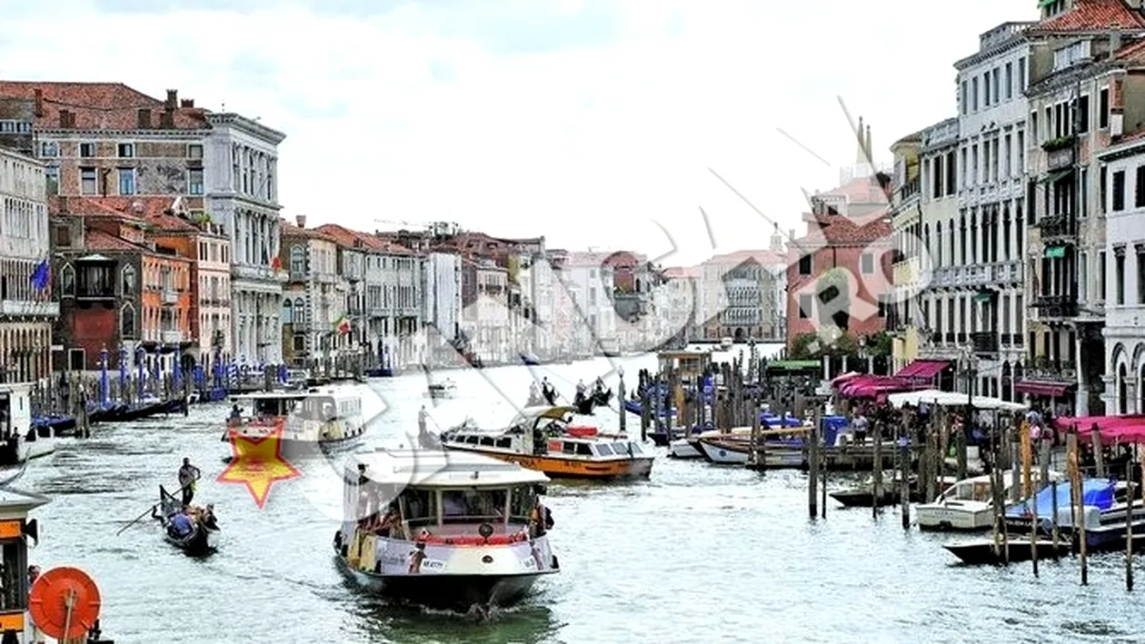 Cu banii stransi de la turisti, lautarii mananca la terase de lux. Cersetorii romani fac averi la Venetia