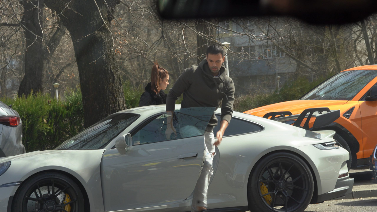 Zed și-a dus iubita la B4 cu un Porsche alb, achiziție nouă (Foto: CANCAN.RO)