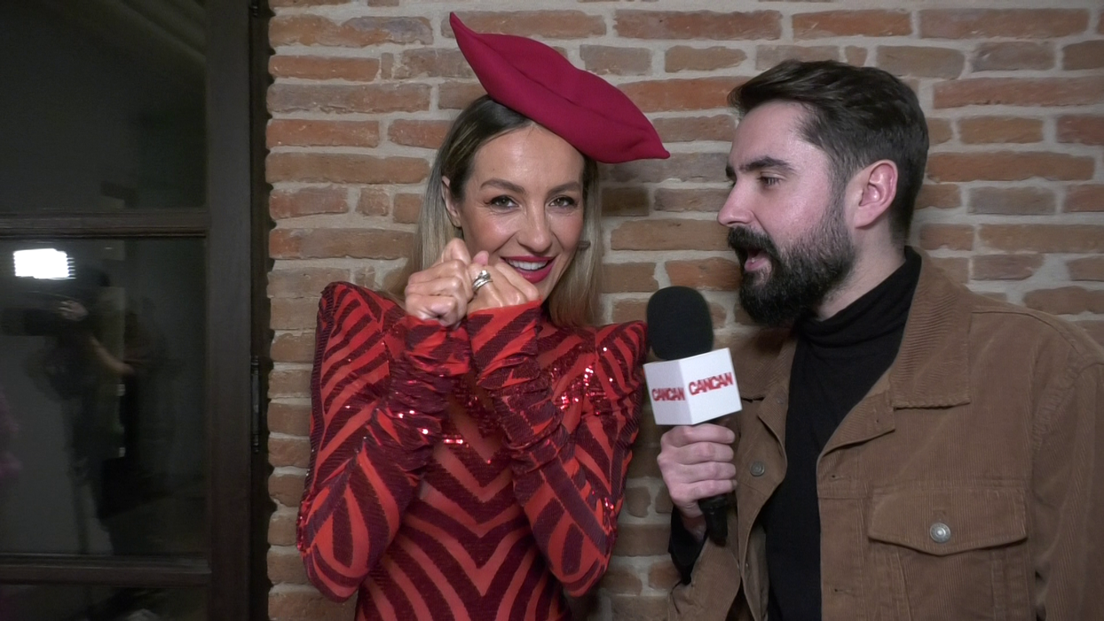 Flavia Mihășan: "De fiecare dată cel mic are un trenuleț care nu are stare și se duce tot timpul înspre cadouri. Și el e foarte mic, are un an și jumătate, face «uuu, uuu», zic «nu, mami, nu, nu», ca să nu vadă Carol. Carol dacă le vede s-a terminat. Dar e foarte funny cum noi încercăm să ascundem ceva de copii, evident că nu reușim, dar uite că până acum ne-a ieșit!"