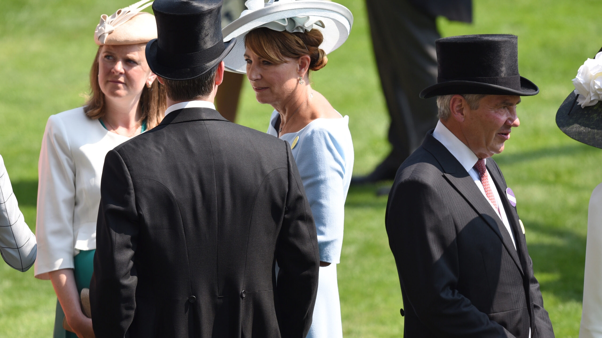 Părinții lui Kate Middleton, prima apariție publică după ce fiica lor a anunțat că are cancer. Prințul William și-a salvat soacra dintr-o situație jenantă