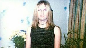 Visa la TINERETEA vesnica si spera sa ramana mereu FRUMOASA! Cum arata la 30 de ani femeia care s-a INFOMETAT toata viata!