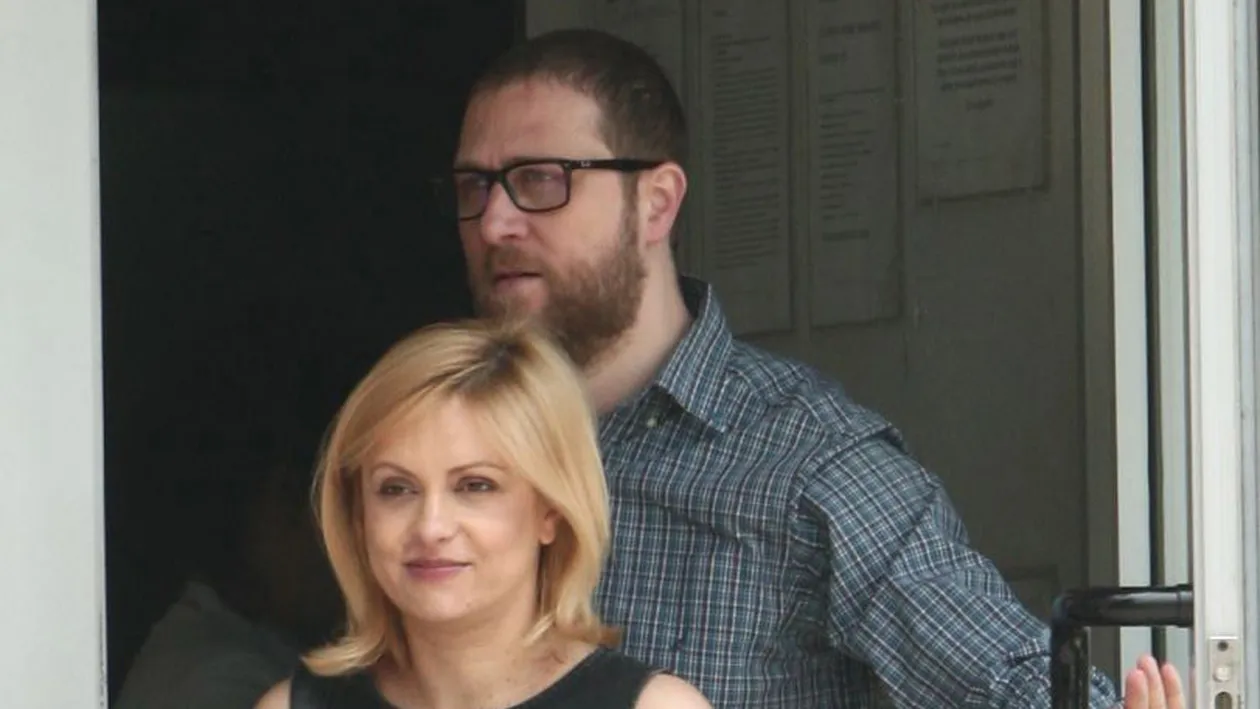 Imaginile exclusive care arată cât de fericită este vedeta Antenei 1. Simona Gherghe, cu soţul de mână la… Ultimul control înainte să nască!