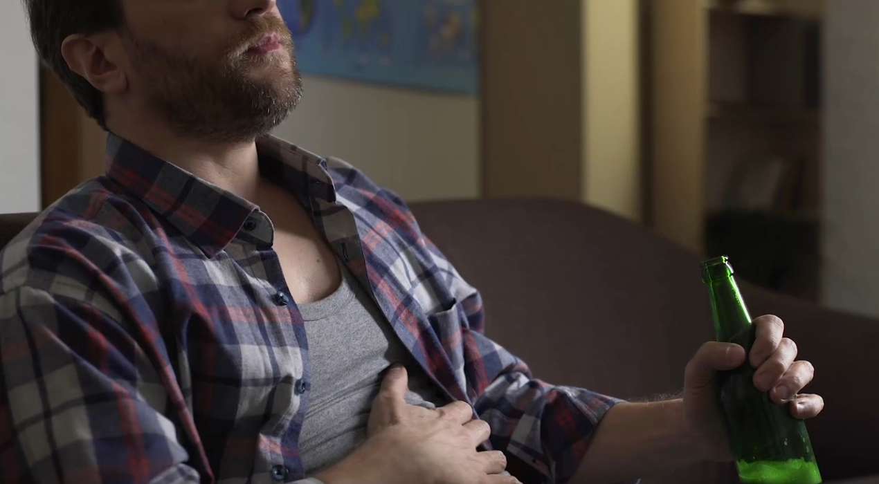 Care ar fi dezavantajele consumului zilnic de bere (Foto: captură video)