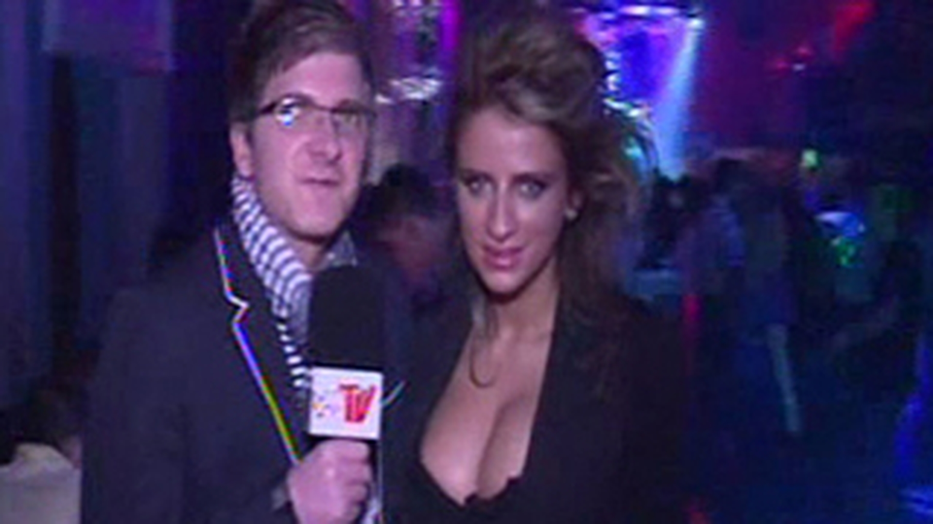 Sanziana Buruiana si Marina Dina au fost la o discoteca de la tara si au plecat cu lapte, branza si carne de miel