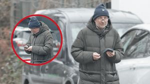 Unde a fost surprins Dan Petrescu, după ce a anunțat că a scăpat de problemele de sănătate. De nerecunoscut la prima vedere!