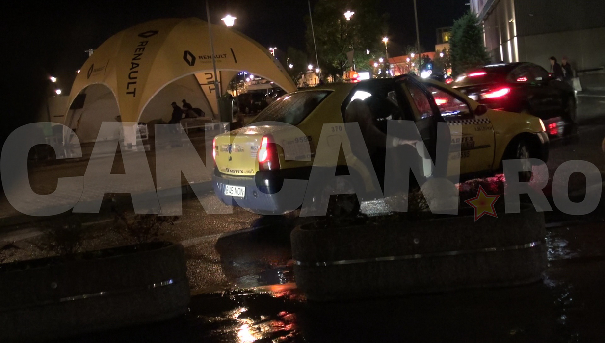 Fiica lui Boureanu se tratează cu o prietenă la două săptămâni de la mega-scandal. Am filmat-o la ”terapie” în mall. Puştoaica şi-a schimbat lookul şi şi-a scos farmecul la înaintare
