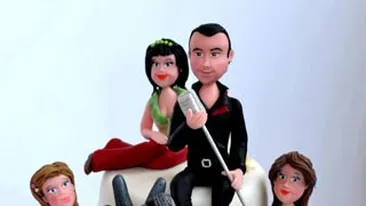 Uite ce tort a avut Stefan Stan la ziua lui de nastere! O recunosti pe vedeta care isi tine bratele in jurul lui?