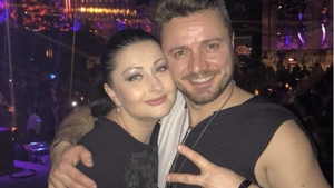 Fotografie de colecție, postată de Tavi Clonda! Gabriela Cristea cântă, micuța a făcut ochii mari și…