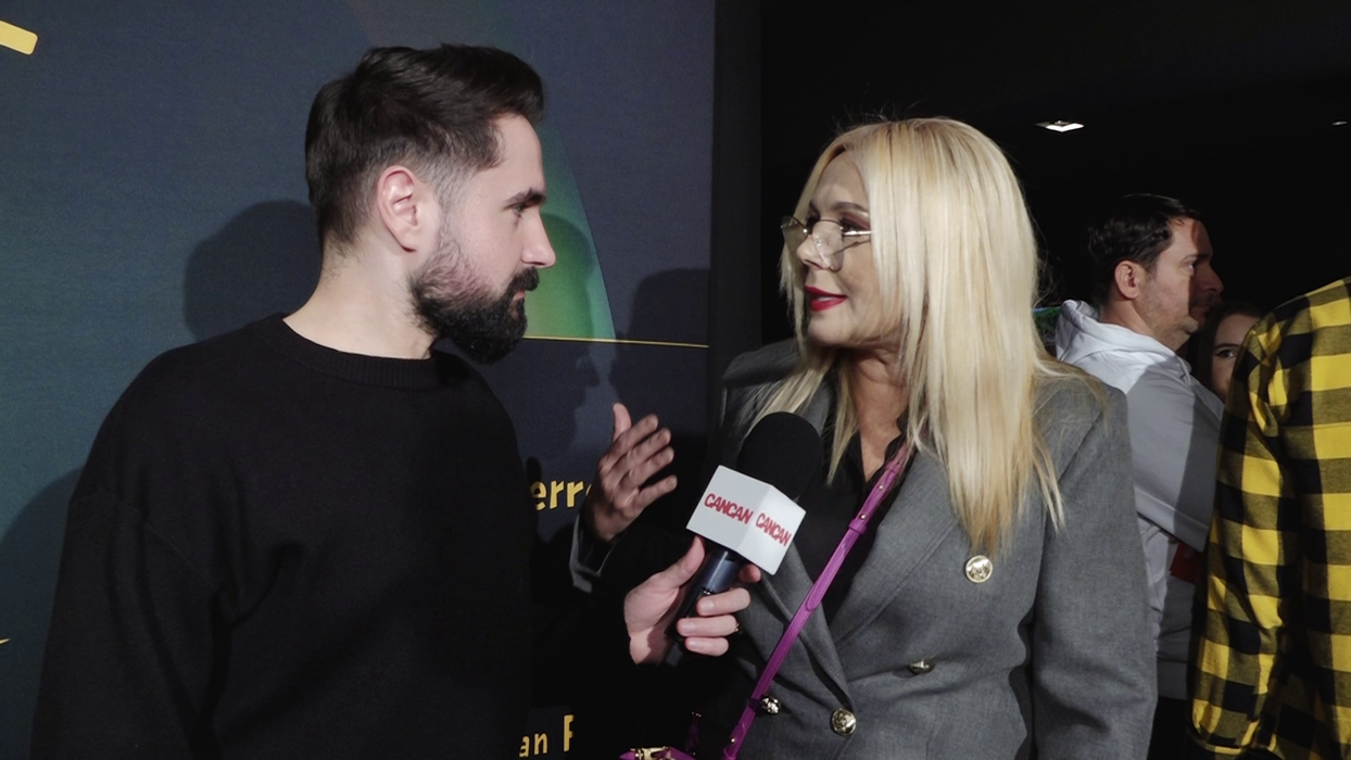 Dana Săvuică: "Prin natura meseriei tatălui meu, ca șef de misiuni diplomatice, a trebuit să stea prin diverse țări, departe de copiii lui. Ambii părinți, de fapt, că mama era cu el tot timpul. Și într-adevăr, eu și sora mea am copilărit și am crescut cumva cu bunicii!" (Foto: captură video)