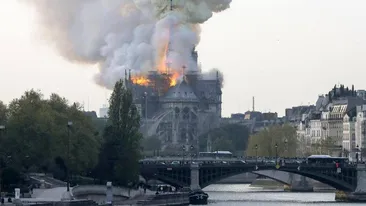 Catedrala Notre-Dame din Paris, în flăcări. Emmanuel Macron a ajuns la fața locului
