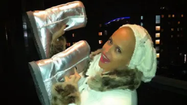 Anda Adam il asteapta pe Mos Nicolae! Vezi cum si-a pregatit vedeta cizmele