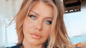 FOTO / Imaginile care dau peste cap puștoaicele! Loredana Groza, bombă sexy în costum de baie, la 50 de ani