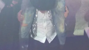 Alba ca Zapada ar crapa de invidie daca ar vedea cum se distreaza piticii din ziua de azi. Dezmat total in club