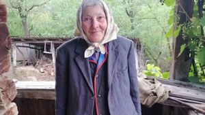 Povestea emoționantă a lui tanti Fica, o bătrână din Alba care trăiește cu o pensie de 15 lei pe lună. Locuiește singură, într-un cătun