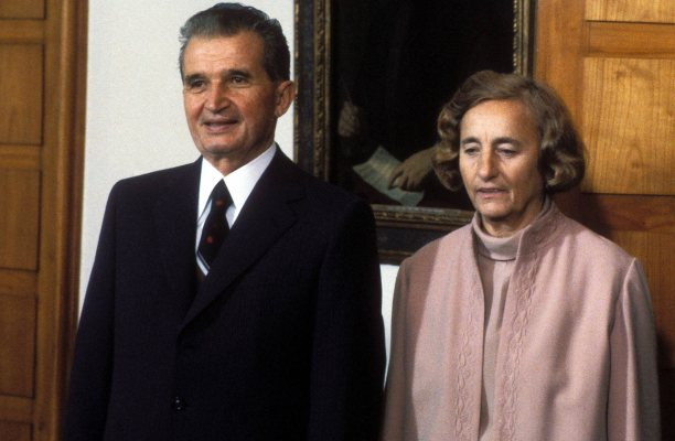 Cum făcea amor Elena cu Nicolae Ceaușescu. Fanteziile erotice ale tovarășei depășeau orice imaginație: „S-o văd culcată în pielea goală mişcând din fundul ei grozav până la..”
