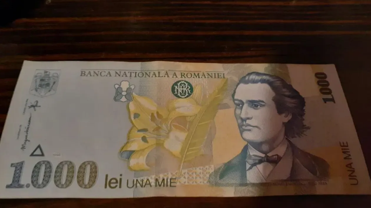 Tu mai ai așa ceva acasă? Cu cât se vinde o bancnotă de 1000 de lei din 1998, cu chipul lui Mihai Eminescu
