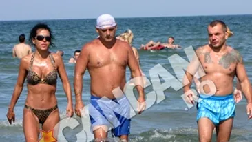 L-a facut de rusine in mare! Soacra MasterChef l-a altoit in apa pe pitbull-ul Atodiresei!