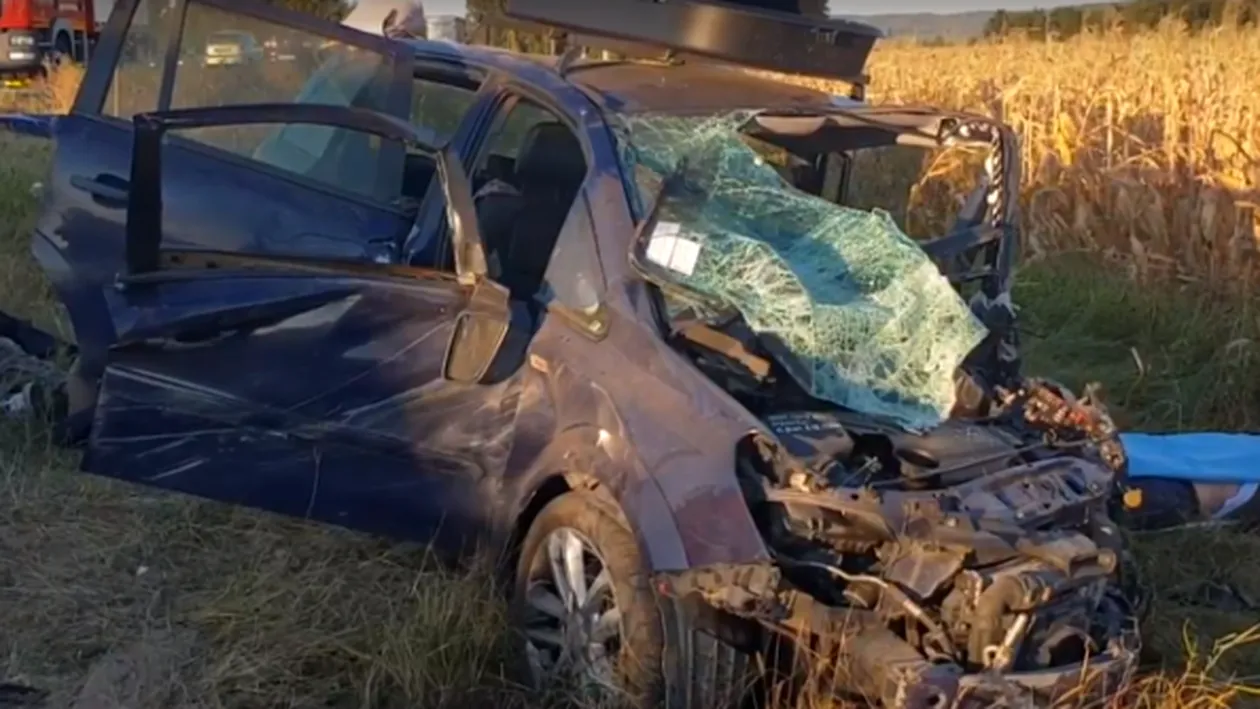 Trei morți și cinci răniți în Vrancea, după ce două mașini s-au ciocnit. VIDEO