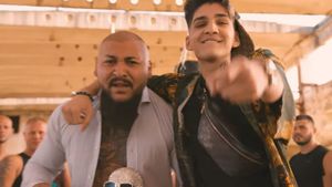 Abi și Dani Mocanu, mesaje subliminale pentru Alex Velea și alți rivali în noua lor piesă: “Avem filmări cu voi când faceți videochat / Cine îl supără pe Abi, mă supără pe mine” | VIDEO