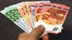 Curs valutar BNR 6 octombrie 2020. Românii au crezut că s-a stricat tabela. Cât costă azi 1 euro