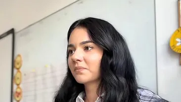 Antonia Dumitru, o tânără învățătoare, a devenit virală după ce le-a cerut ”chirie” elevilor săi pentru locul din bancă: ”Dacă vreți să fiți în clasa mea, trebuie să plătiți”
