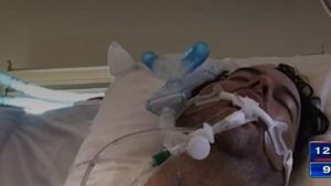 Un bărbat se zbate între viață și moarte, după ce fiul său l-a infectat cu COVID-19: ”L-am implorat să poarte mască”