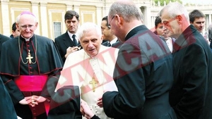 Papa Benedict m-a felicitat