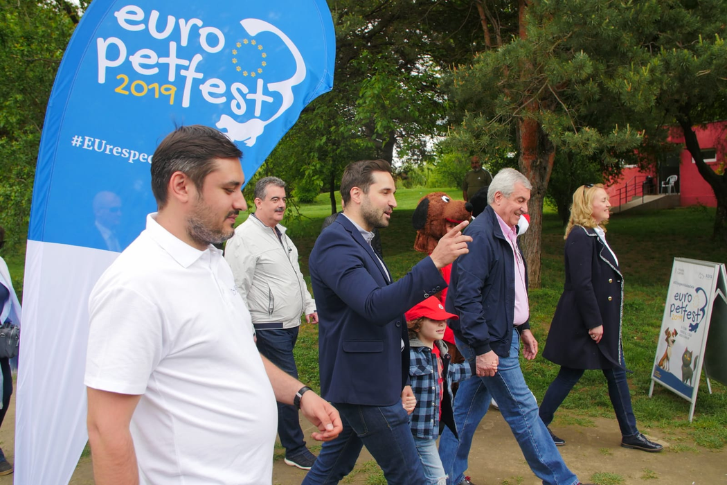 A început Euro PetFest, festivalul dedicat animalelor! Călin Popescu Tăriceanu, printre primii invitați