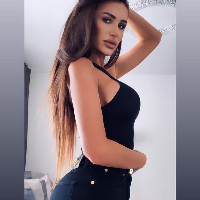 Lena știe cum să le mențină interesul miilor de urmăritori / Foto: Instagram