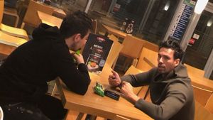 VIDEO EXCLUSIV. Milionarul turc a fost combinat cu ex-asistenta lui Capatos. ”Regele roţilor”, filmat cu… 305 km/oră pe Autostradă!