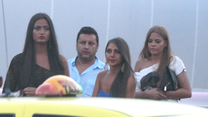 Eduard Irimia, inconjurat de super-femei la club!