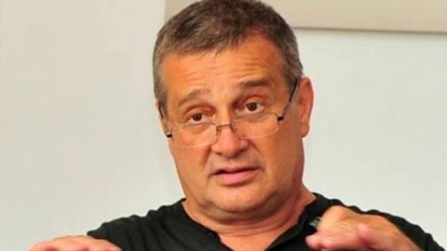 Scandal de proportii! Poetul Mircea Dinescu, acuzat că i-a furat biblioteca lui Mihail Sadoveanu! Cum a fost posibil asa ceva