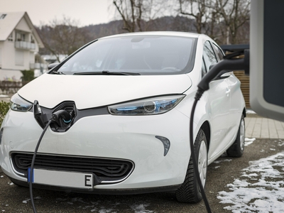 A condus un an o mașină electrică de 60.520 de euro, apoi a cerut banii înapoi. Motivul invocat în instanță