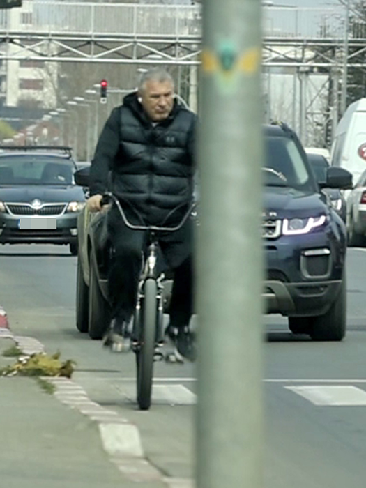 Victor Becali riscă pe stradă (Foto: CANCAN.RO)